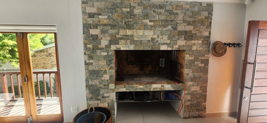 6 Bedroom Property for Sale in Fraaiuitsig Western Cape